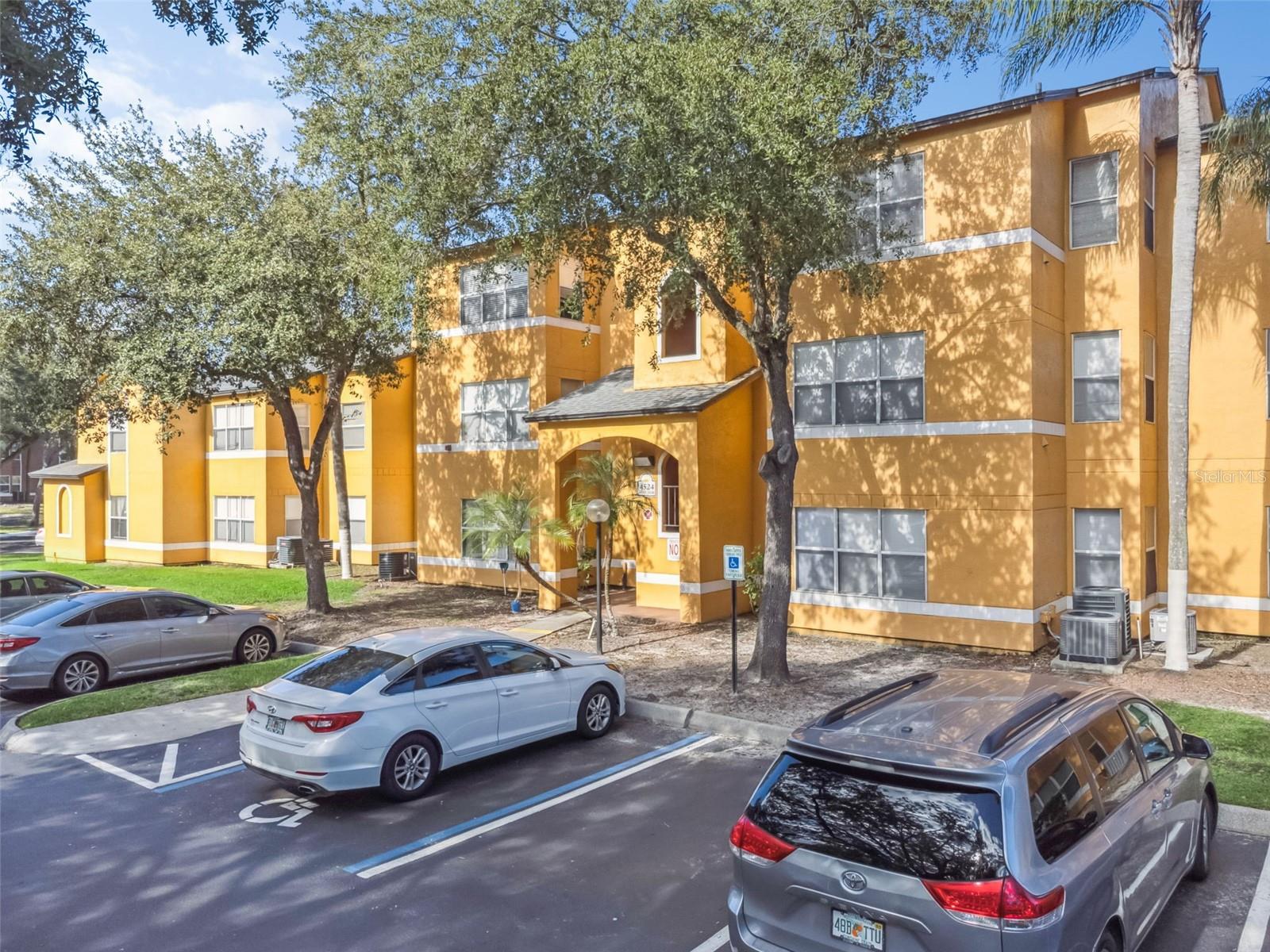 VENETIAN PLACE - Residential