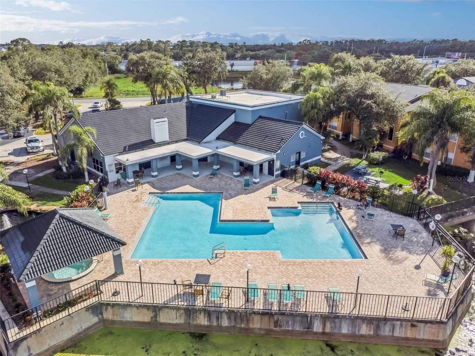 VENETIAN PLACE - Residential