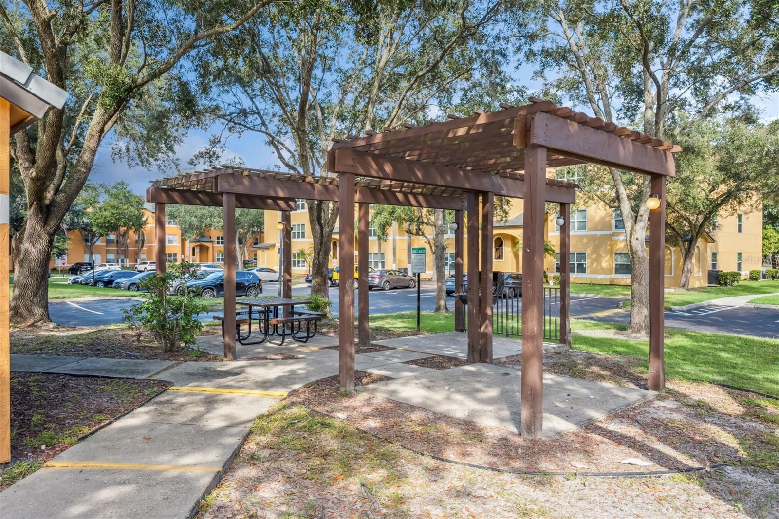 VENETIAN PLACE - Residential