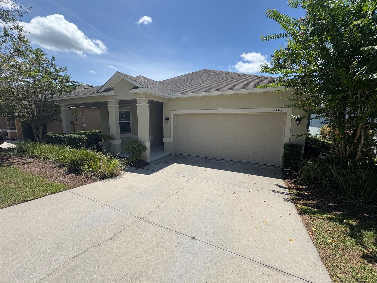 Welcome to this beautifully maintained single-family home in the desirable Martins Run community of Tavares. Offering comfort, space, and modern features throughout, this 3-bedroom, 2-bathroom property is perfect for those seeking both convenience and style. With a fully enclosed backyard, stainless steel appliances, and a master suite designed for relaxation, this home has everything you need.
Home Features:
-Solar GREEN home, EV charging
-Fully enclosed backyard with enclosed patio
-Two car attached garage, with EV charging
-Separate laundry room with washer & dryer installed
Kitchen & Appliances:
-All stainless steel appliances
-French door refrigerator
-Dishwasher
-Stove/Microwave combo
Master Suite:
-Walk-in closet
-Ensuite bathroom with spa tub and separate walk-in shower