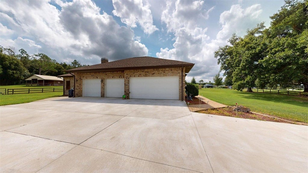Photo of 17210 Parrish Grove Road, Dade City, FL 33523 (MLS # P4940001)