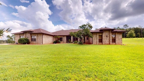 Photo of 17210 Parrish Grove Road, Dade City, FL 33523 (MLS # P4940001)