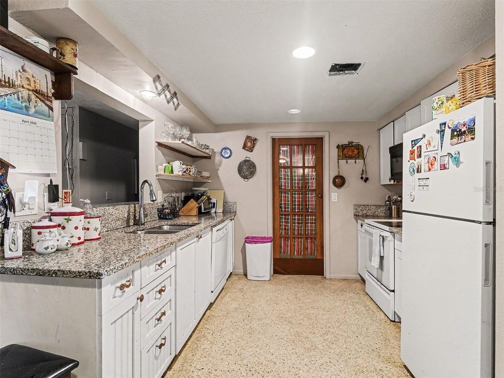 Photo of 5301 Angeles Avenue, Sarasota, FL 34235 (MLS # TB8492605)