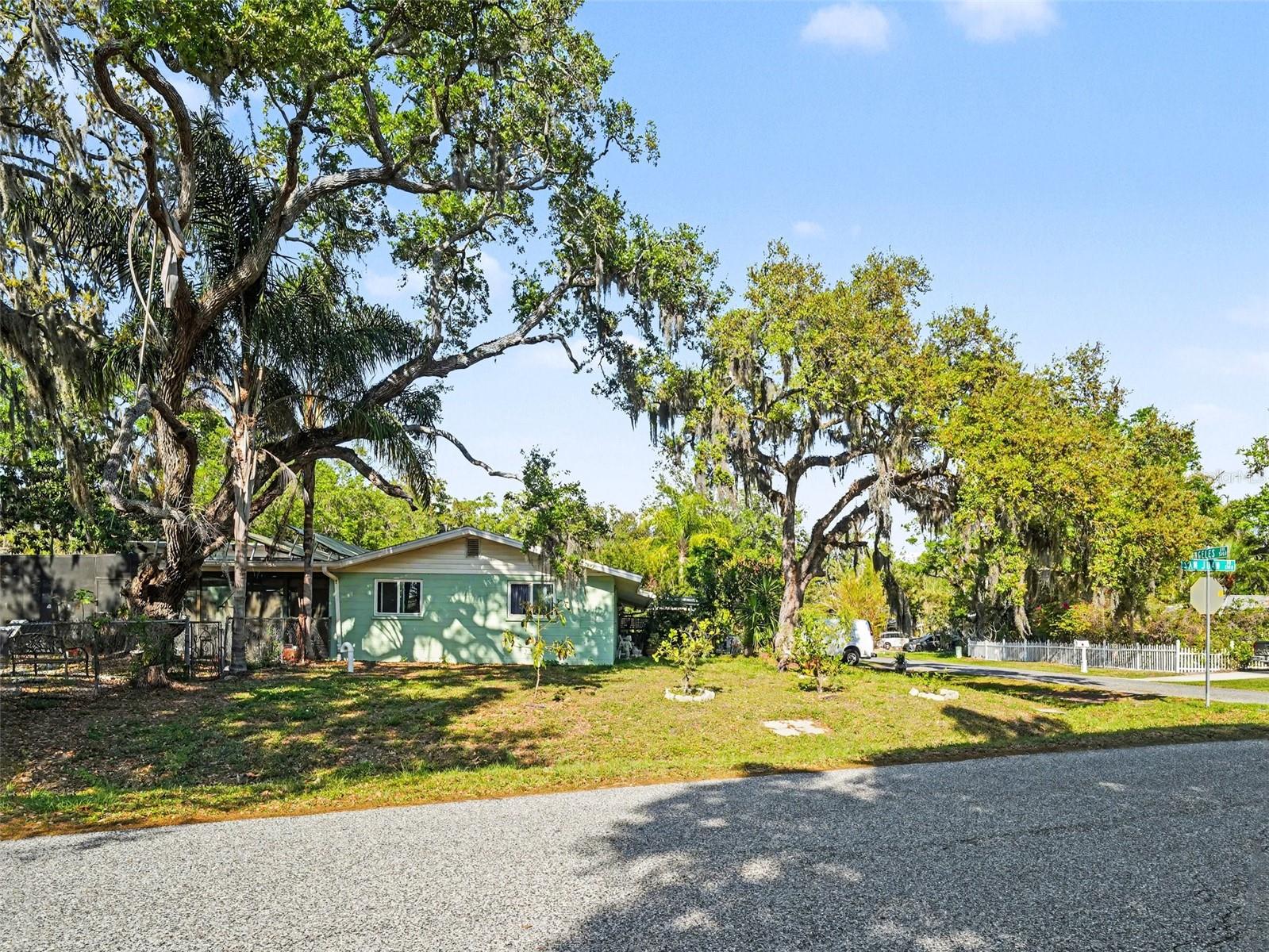 DE SOTO LAKES UNIT 03 - Residential