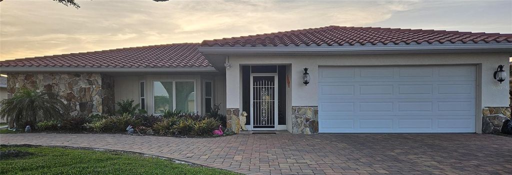 Photo of 1706 S Lakeside Court, Venice, FL 34293 (MLS # O6380584)