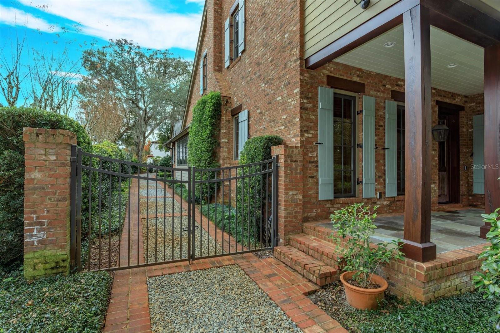 CHARMONT - Residential