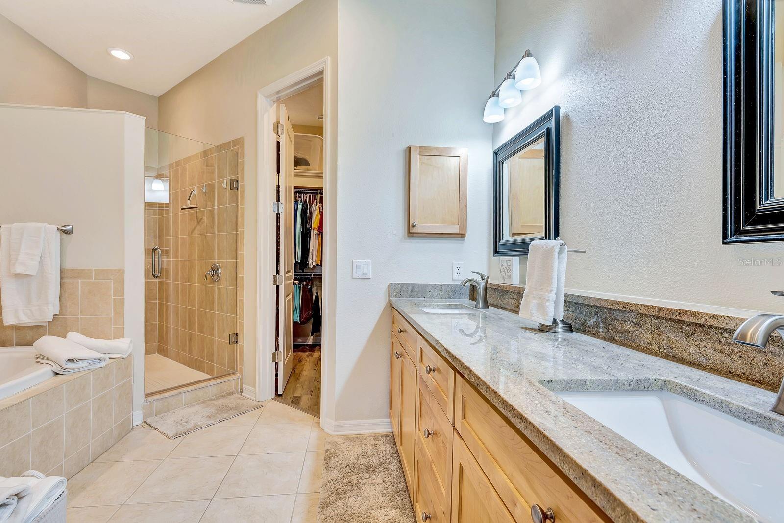 PALMA SOLA TRACE - Residential