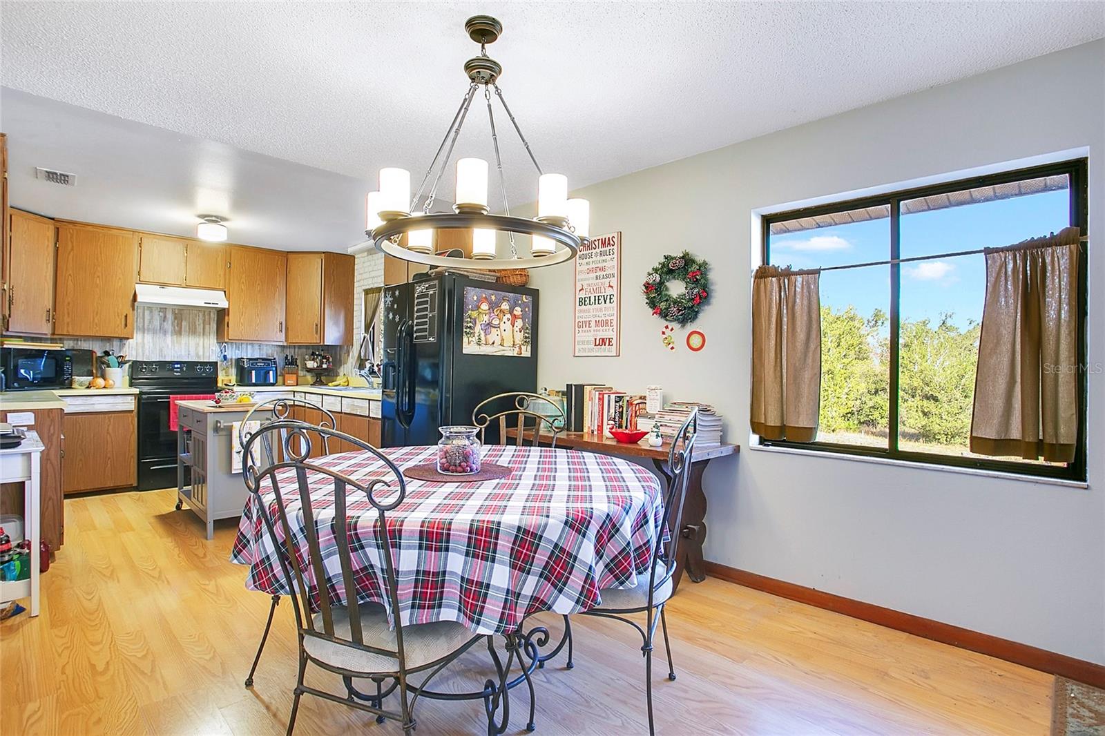 LAKE AVALON GROVES REP - Residential