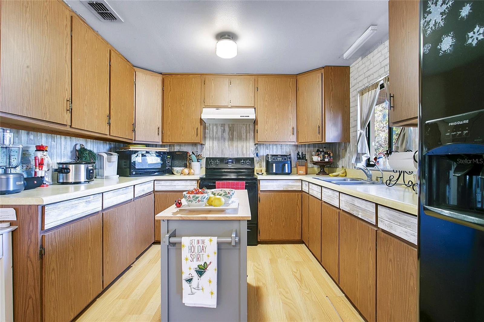 LAKE AVALON GROVES REP - Residential