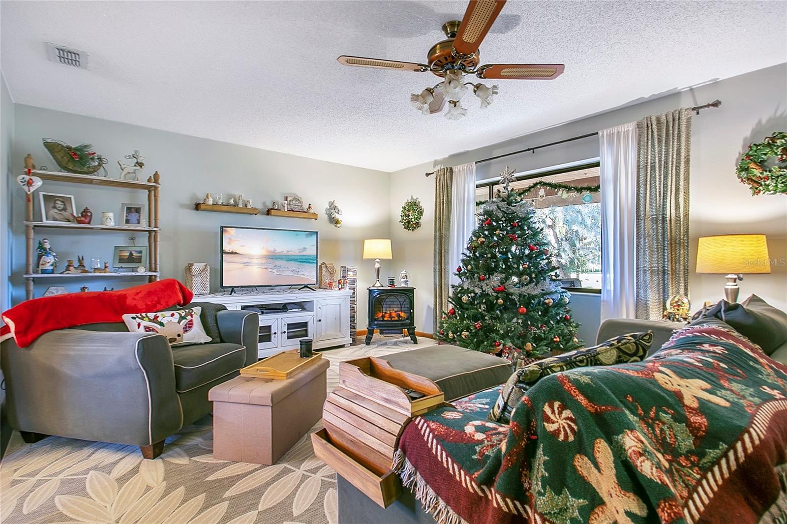 LAKE AVALON GROVES REP - Residential