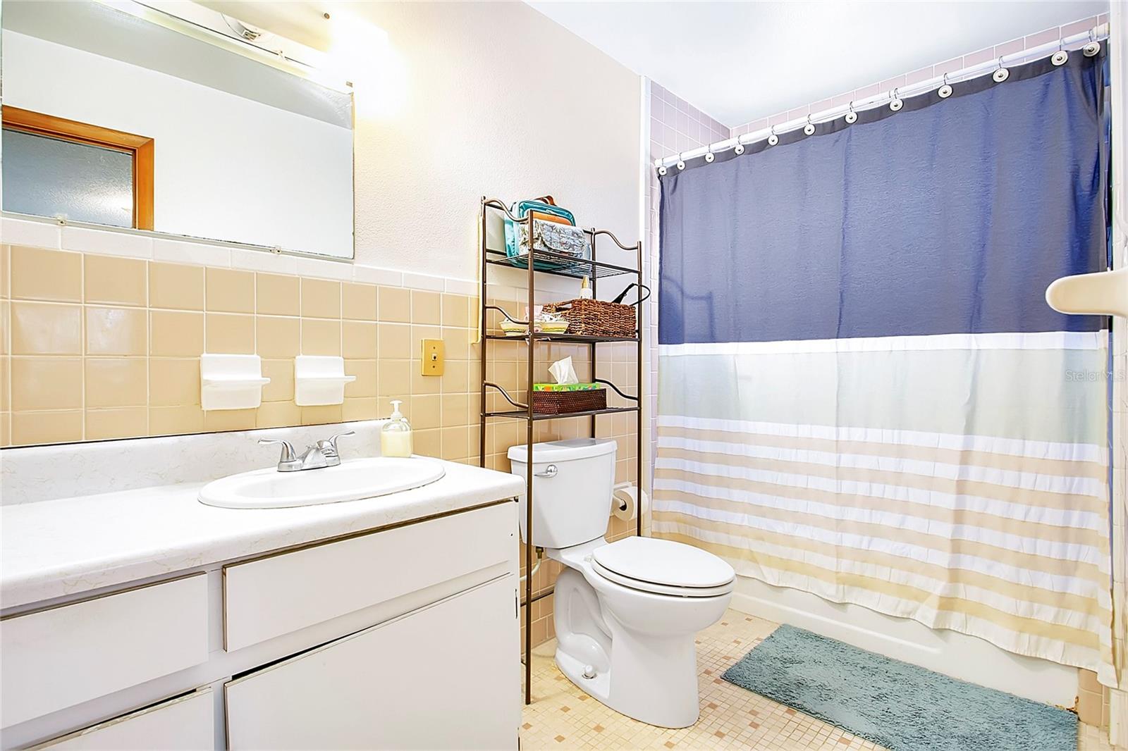 LAKE AVALON GROVES REP - Residential