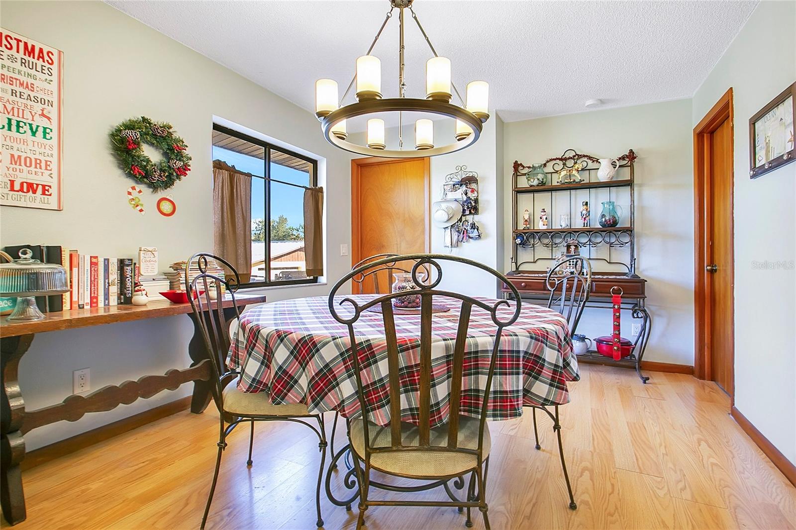 LAKE AVALON GROVES REP - Residential