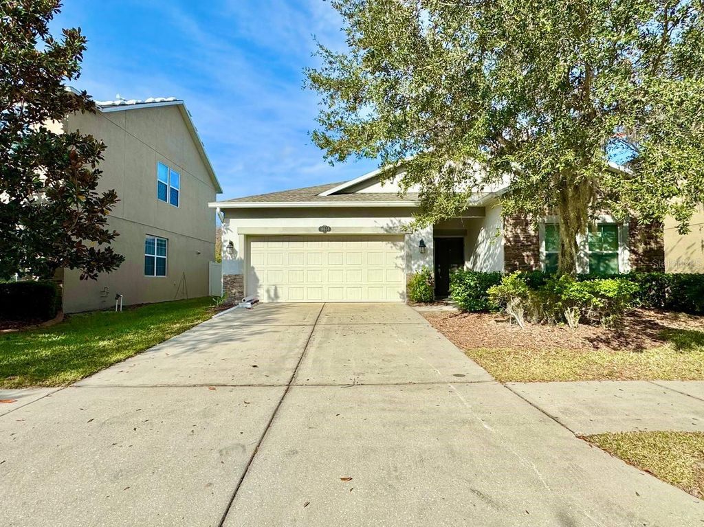Photo of 10658 Pictorial Park Drive, Tampa, FL 33647 (MLS # TB8329314)