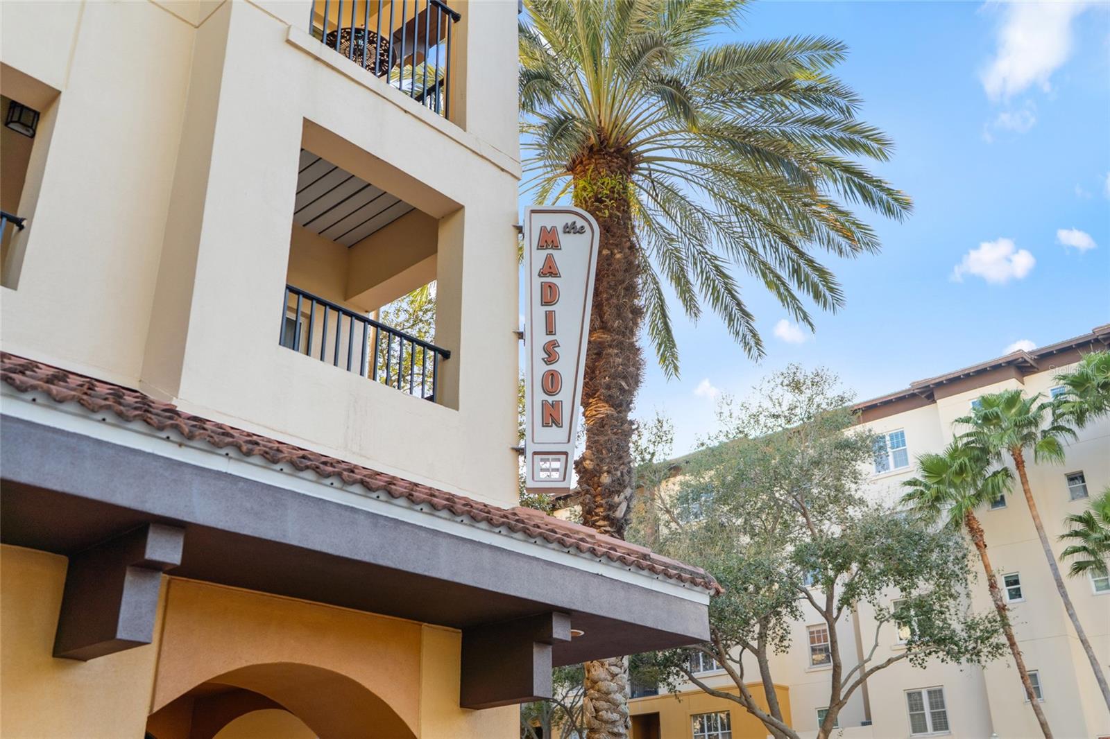 100 4TH AVENUE S 115