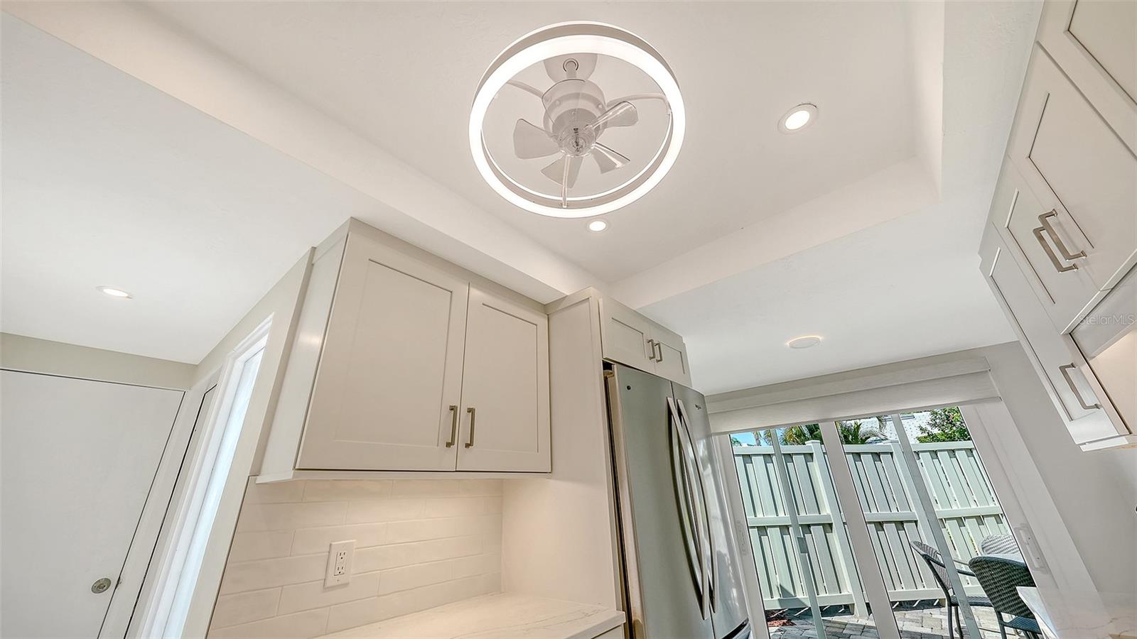 WHISPERING SANDS - Residential