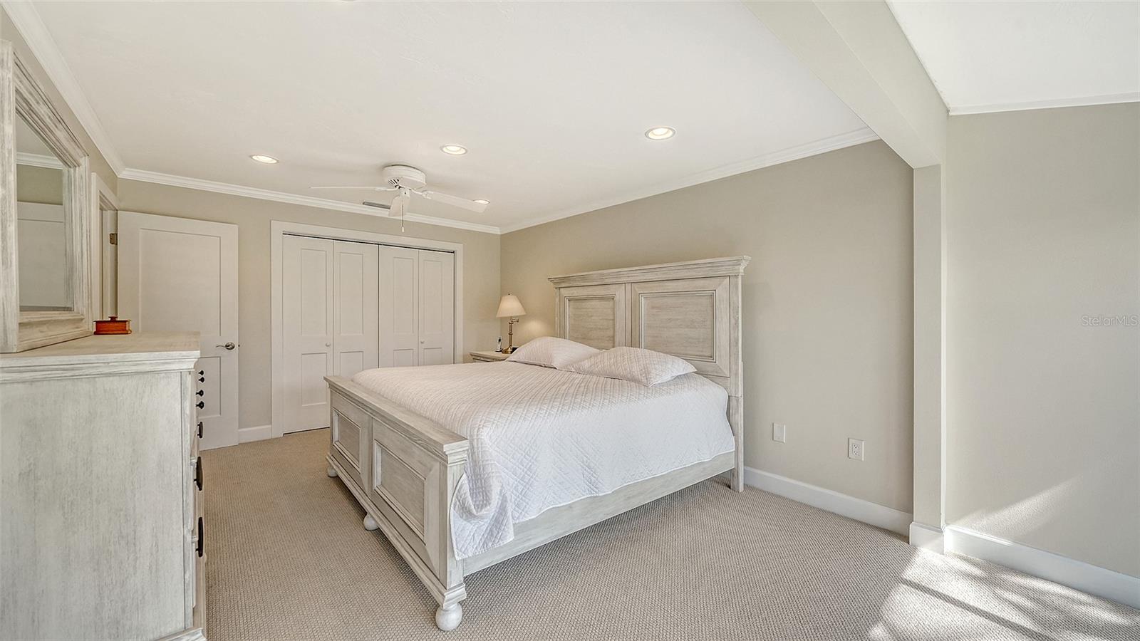WHISPERING SANDS - Residential