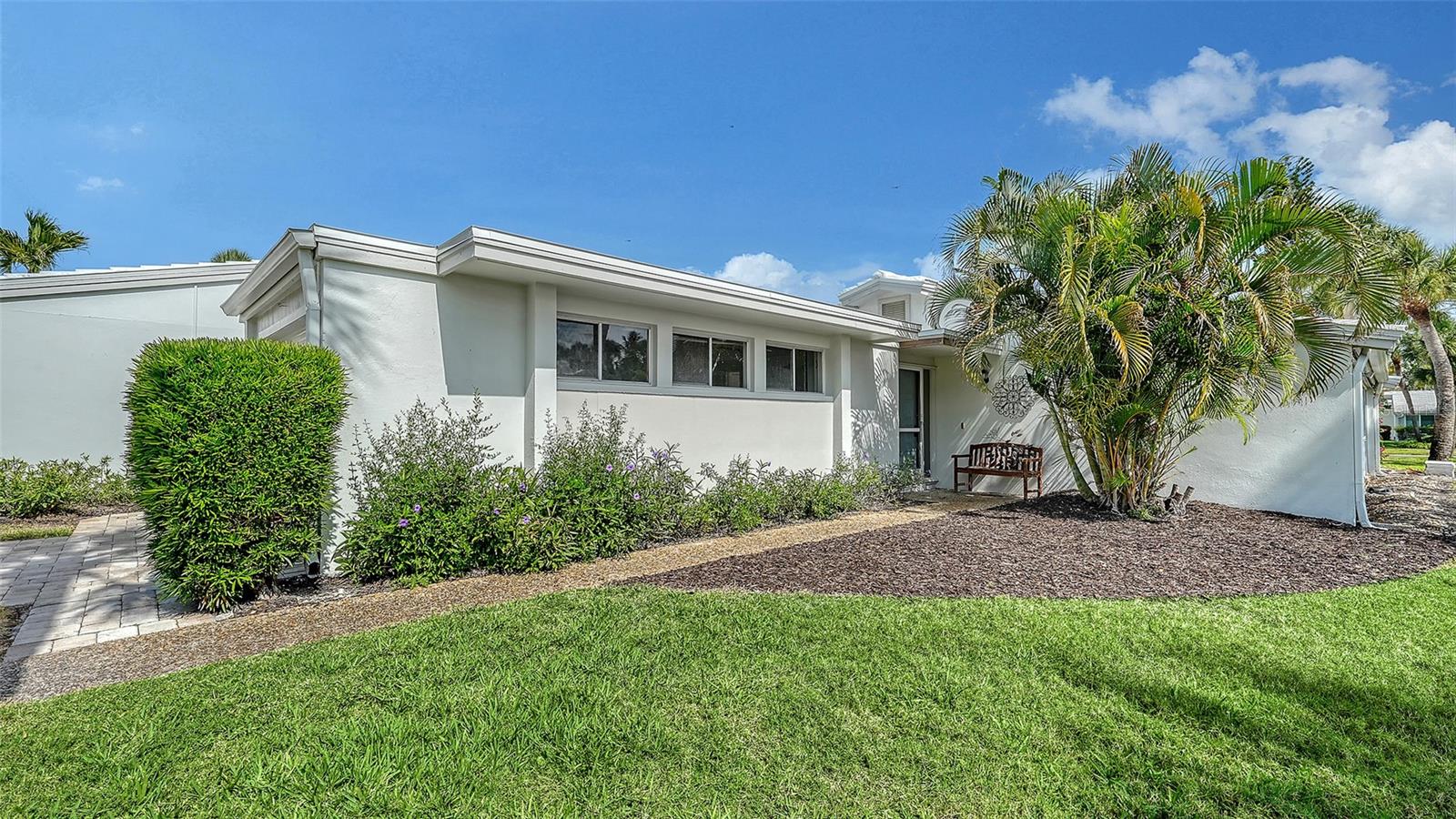 WHISPERING SANDS - Residential
