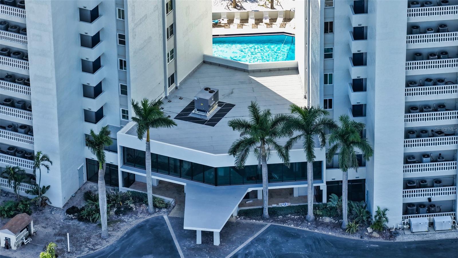 WHISPERING SANDS - Residential