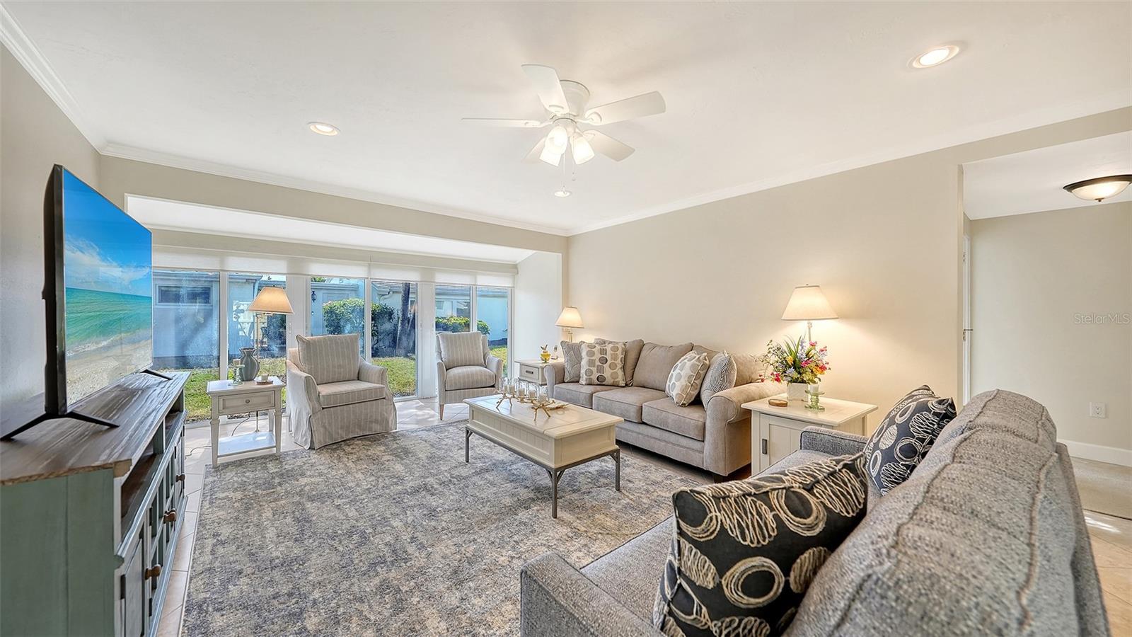 WHISPERING SANDS - Residential