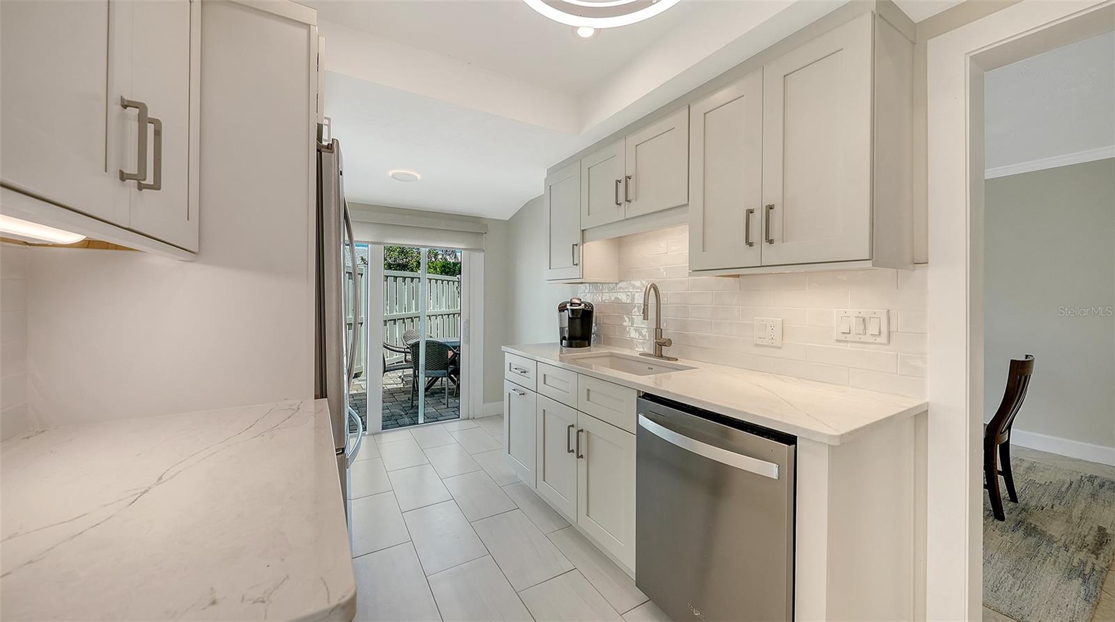 WHISPERING SANDS - Residential