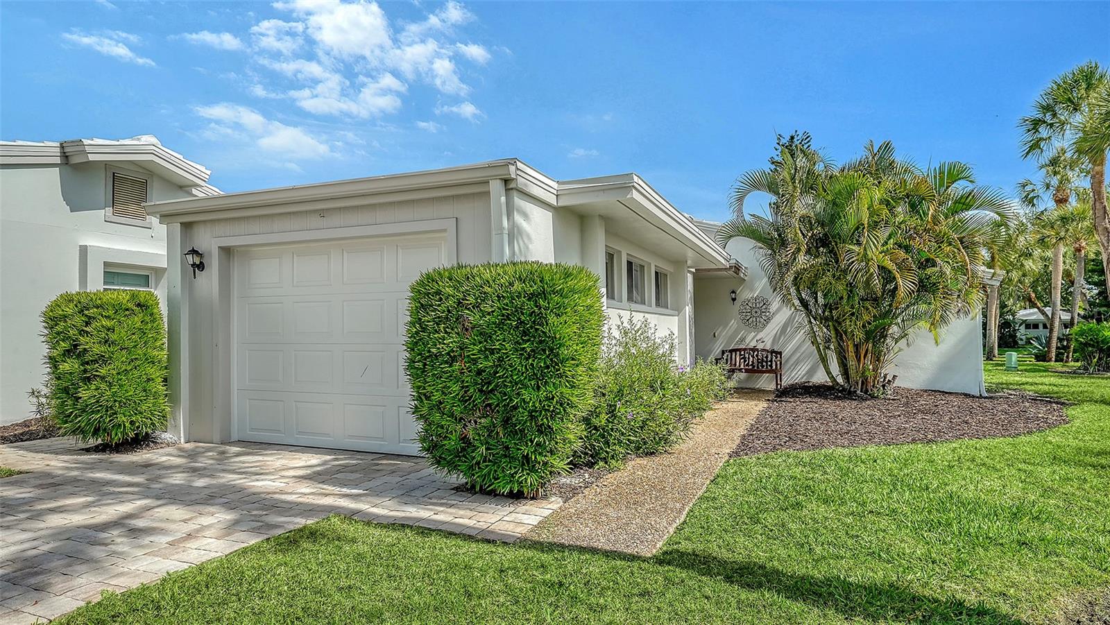 WHISPERING SANDS - Residential
