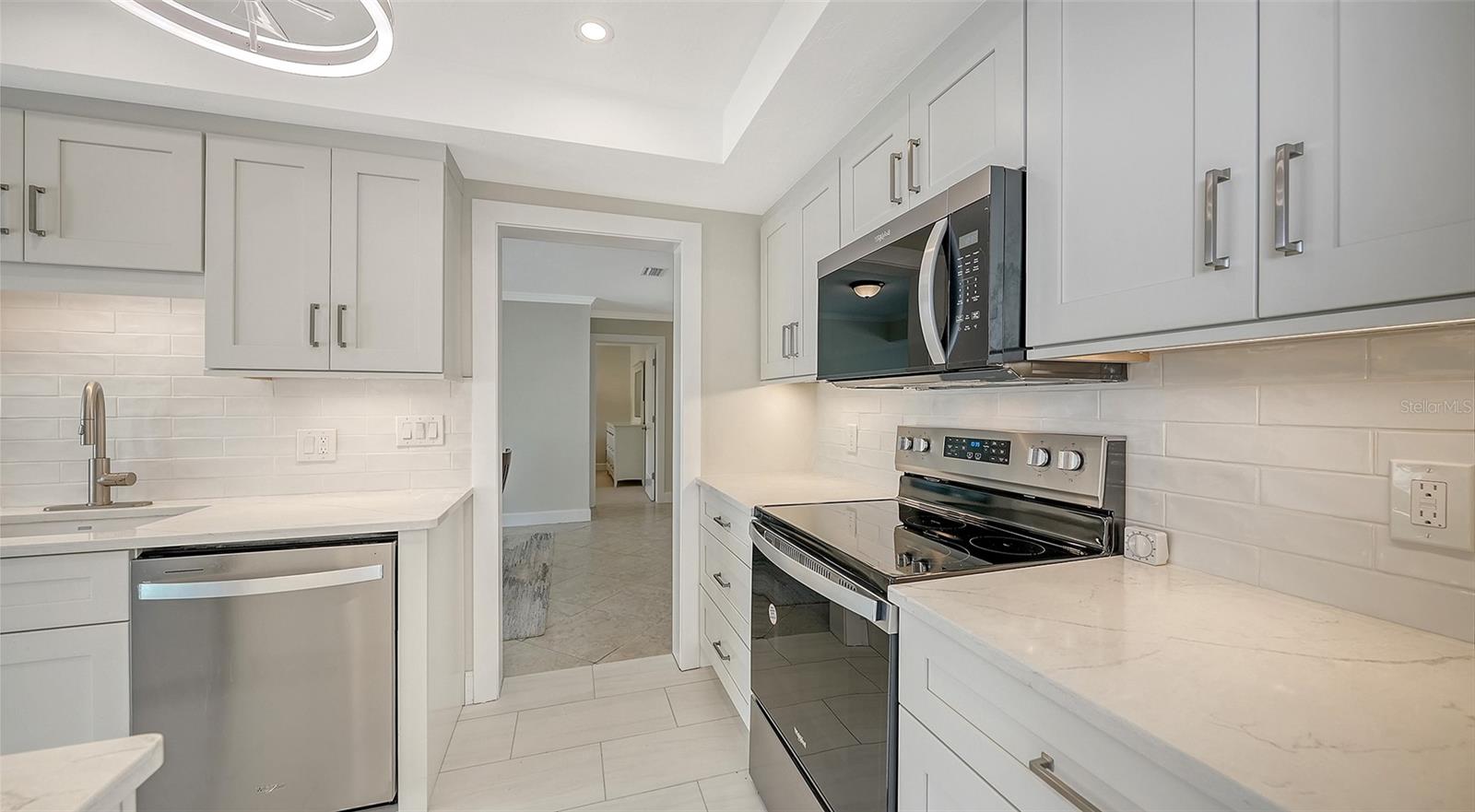 WHISPERING SANDS - Residential