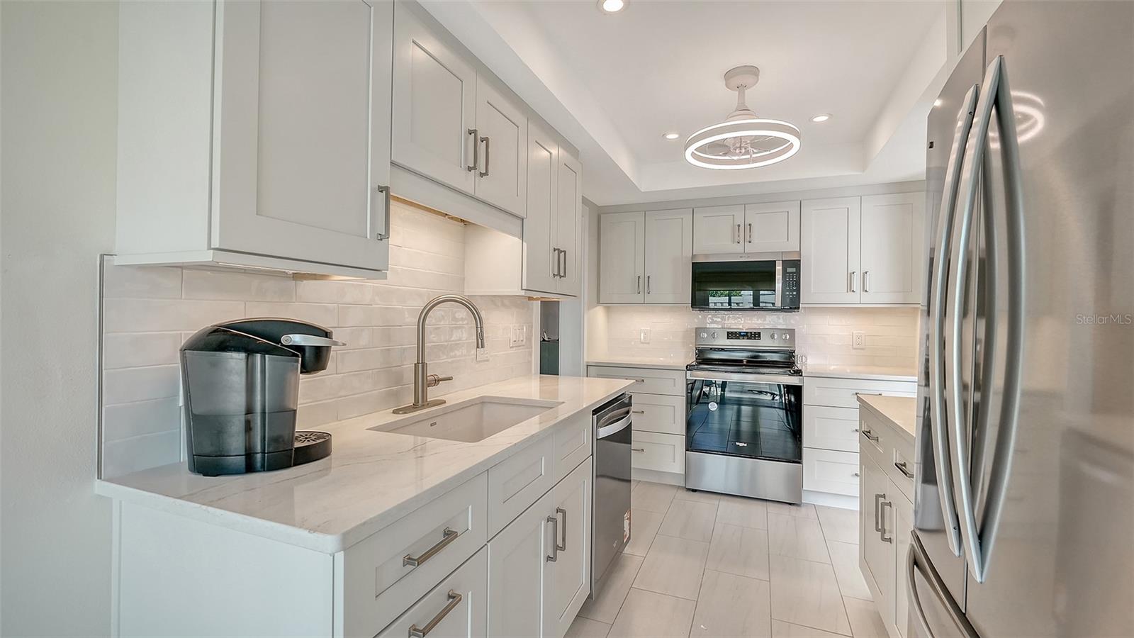 WHISPERING SANDS - Residential