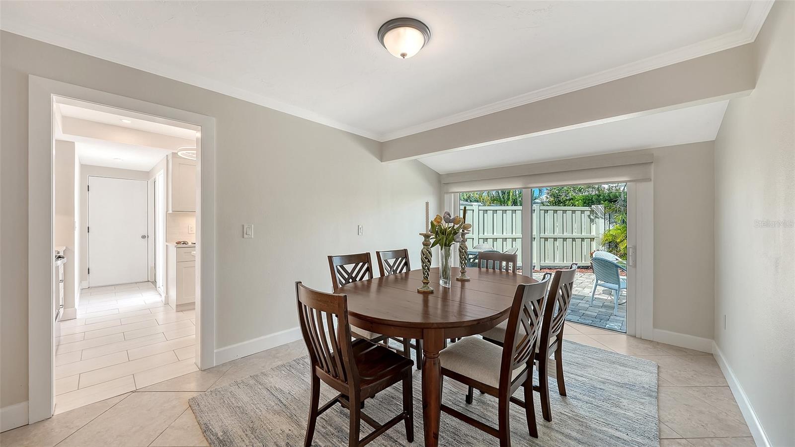 WHISPERING SANDS - Residential