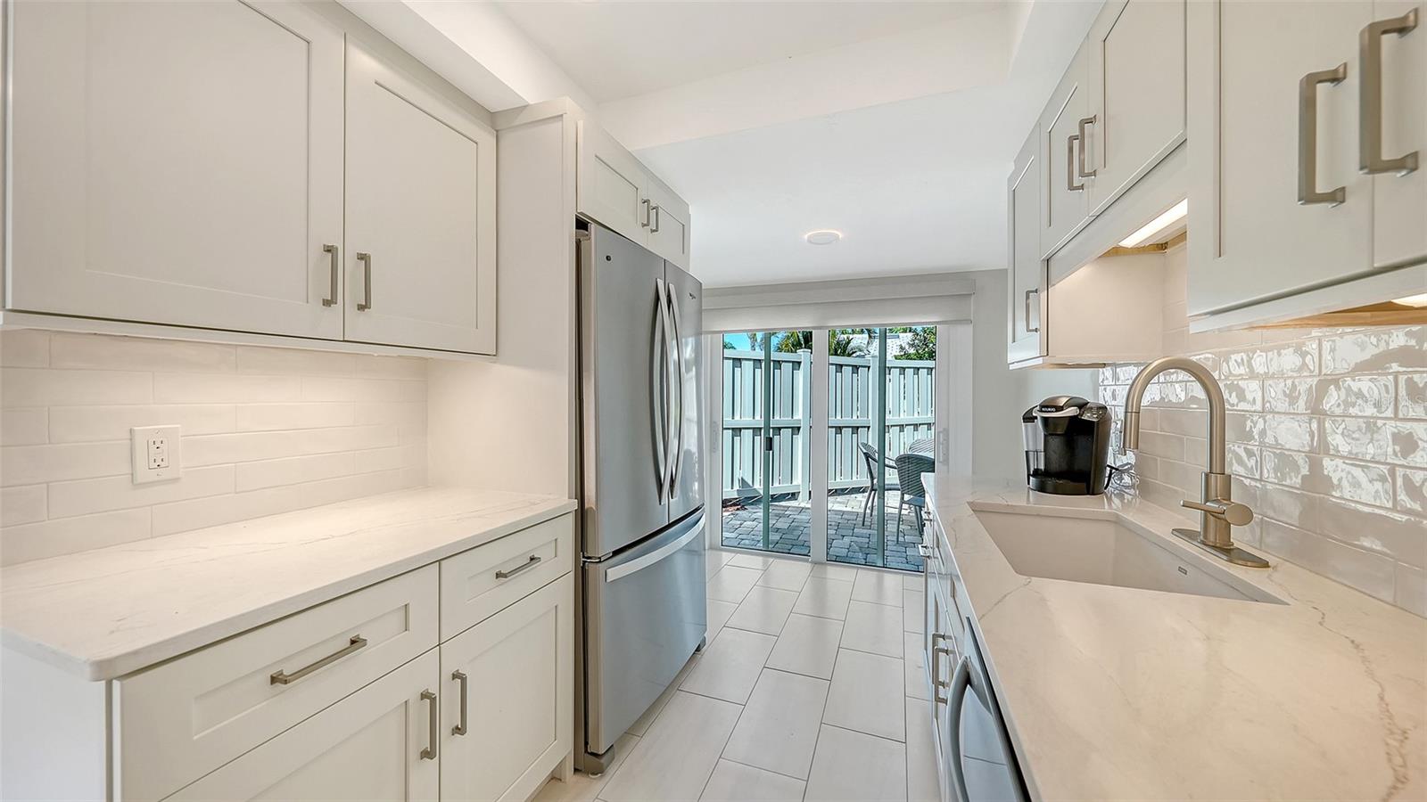 WHISPERING SANDS - Residential