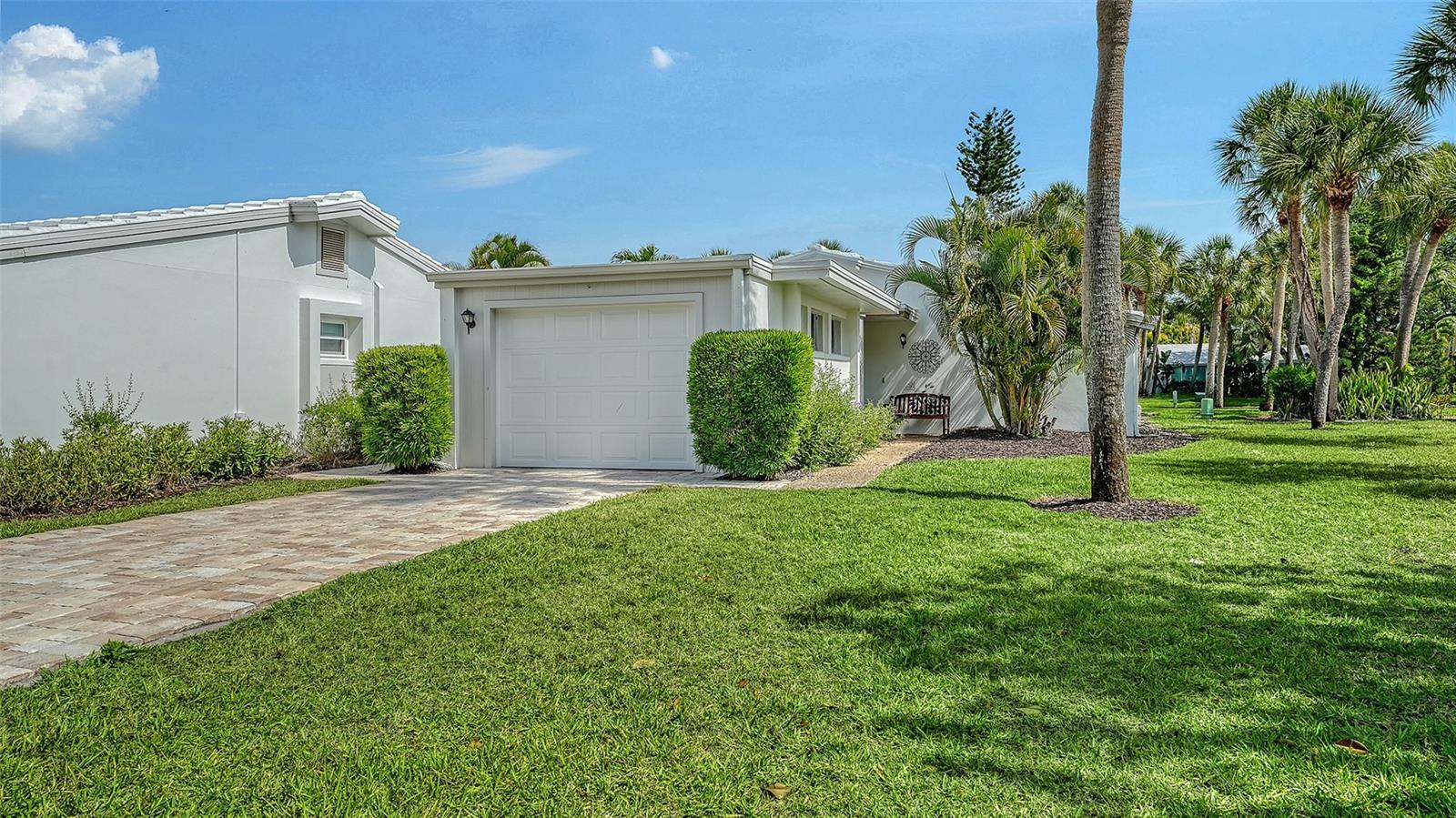 WHISPERING SANDS - Residential