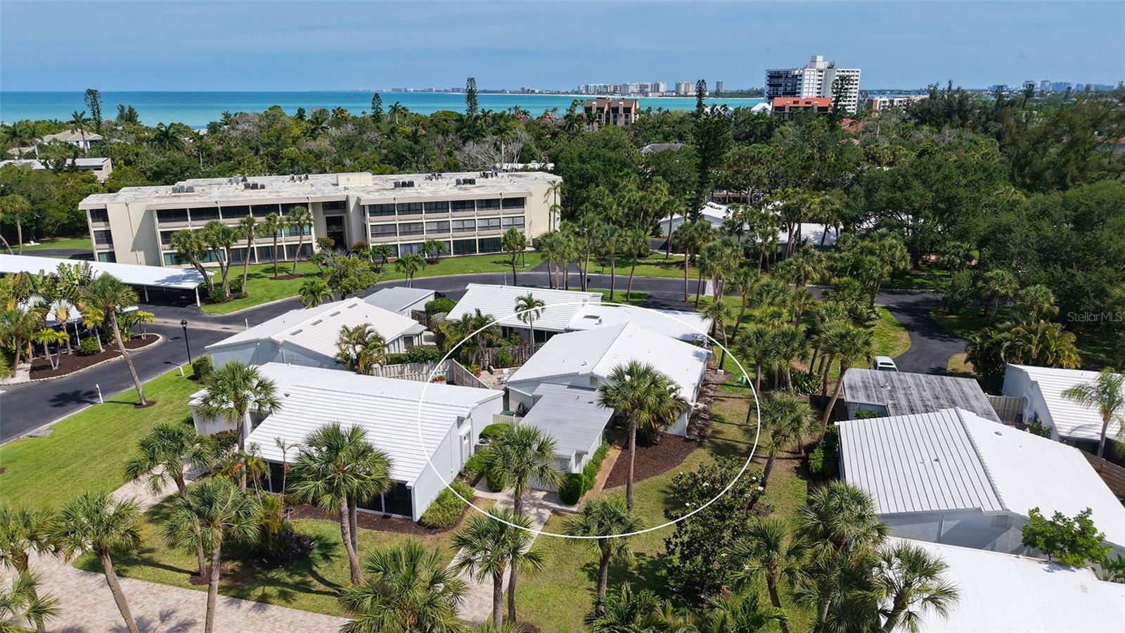 WHISPERING SANDS - Residential