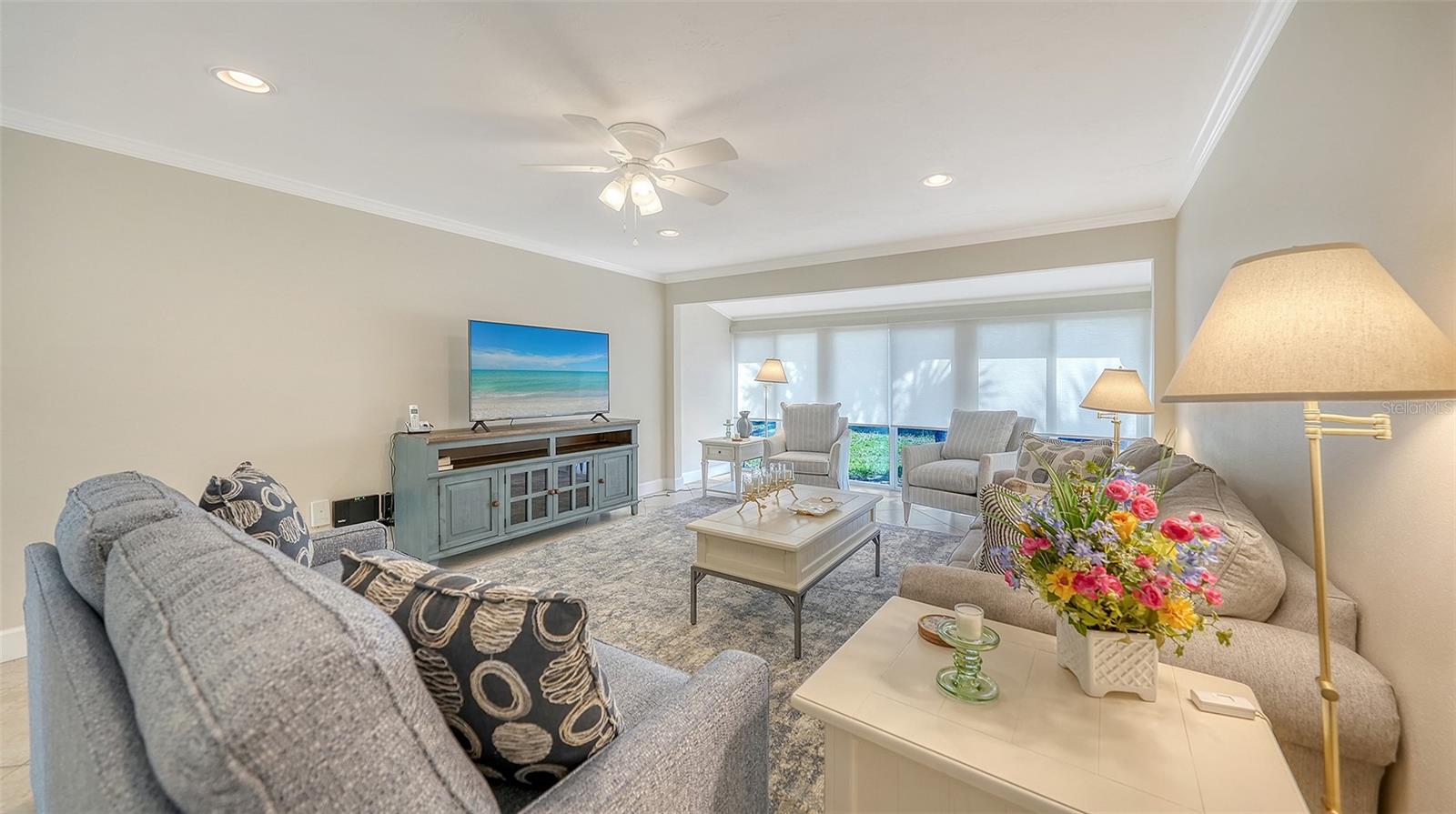WHISPERING SANDS - Residential
