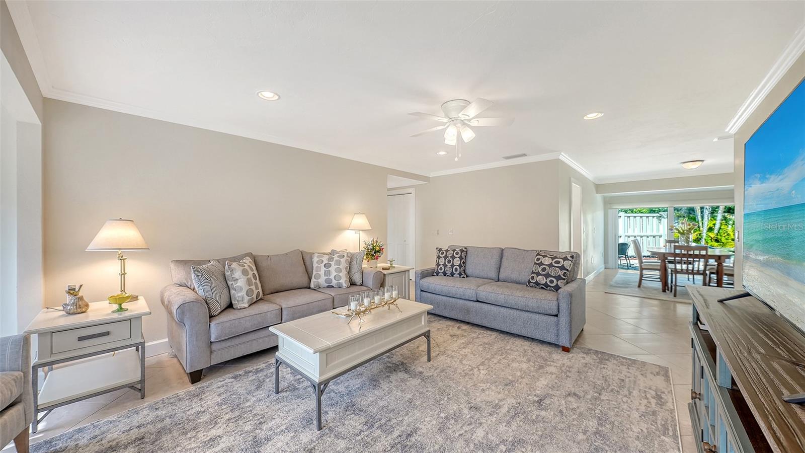 WHISPERING SANDS - Residential