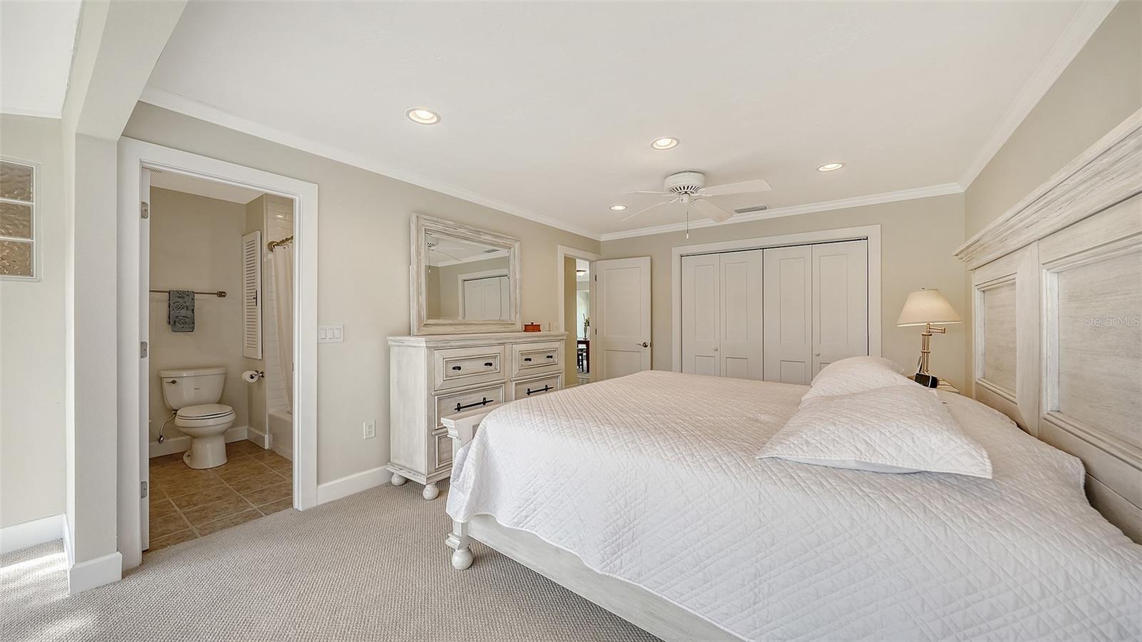 WHISPERING SANDS - Residential
