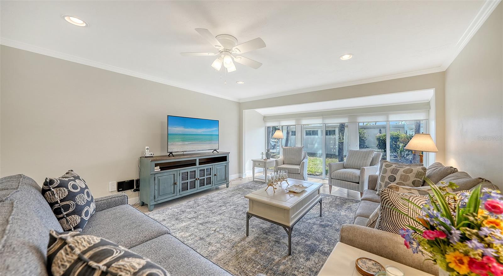 WHISPERING SANDS - Residential