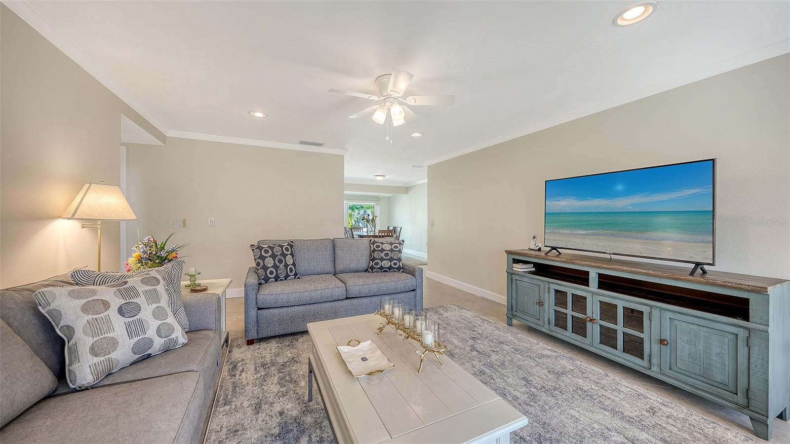 WHISPERING SANDS - Residential