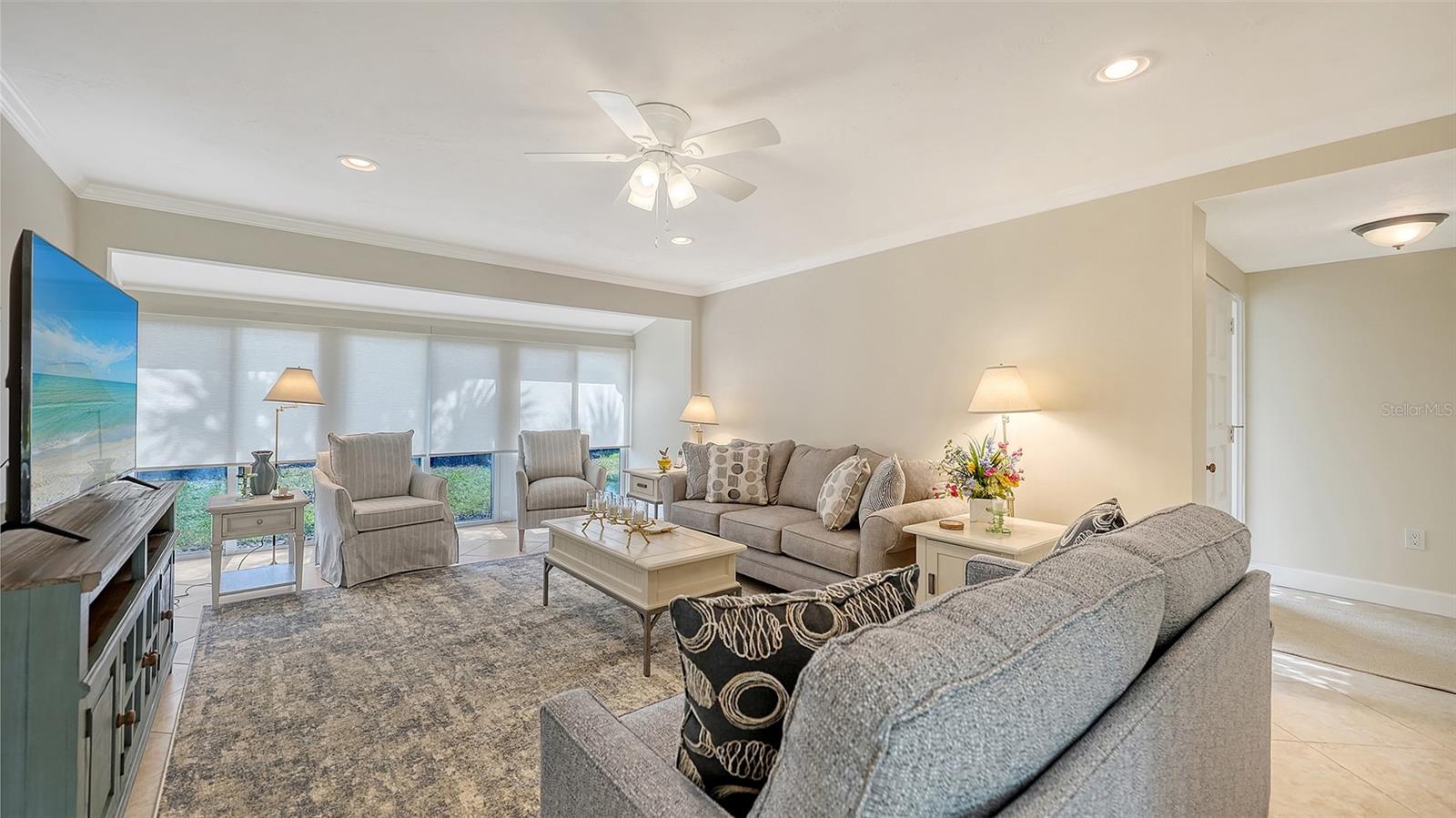 WHISPERING SANDS - Residential