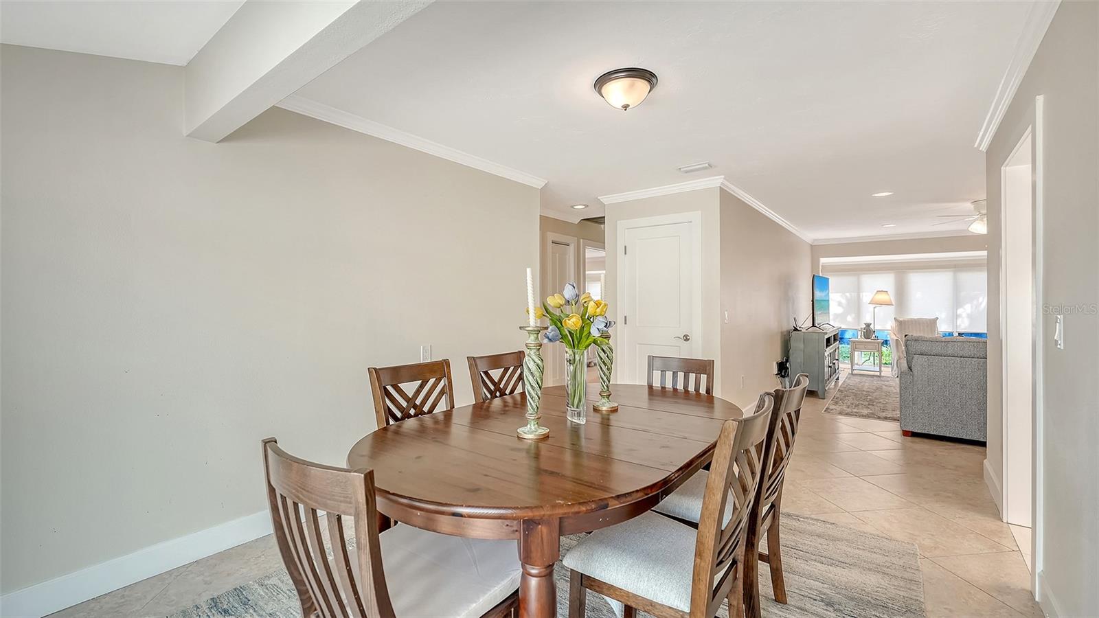 WHISPERING SANDS - Residential