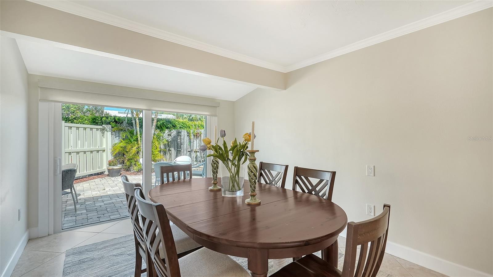WHISPERING SANDS - Residential