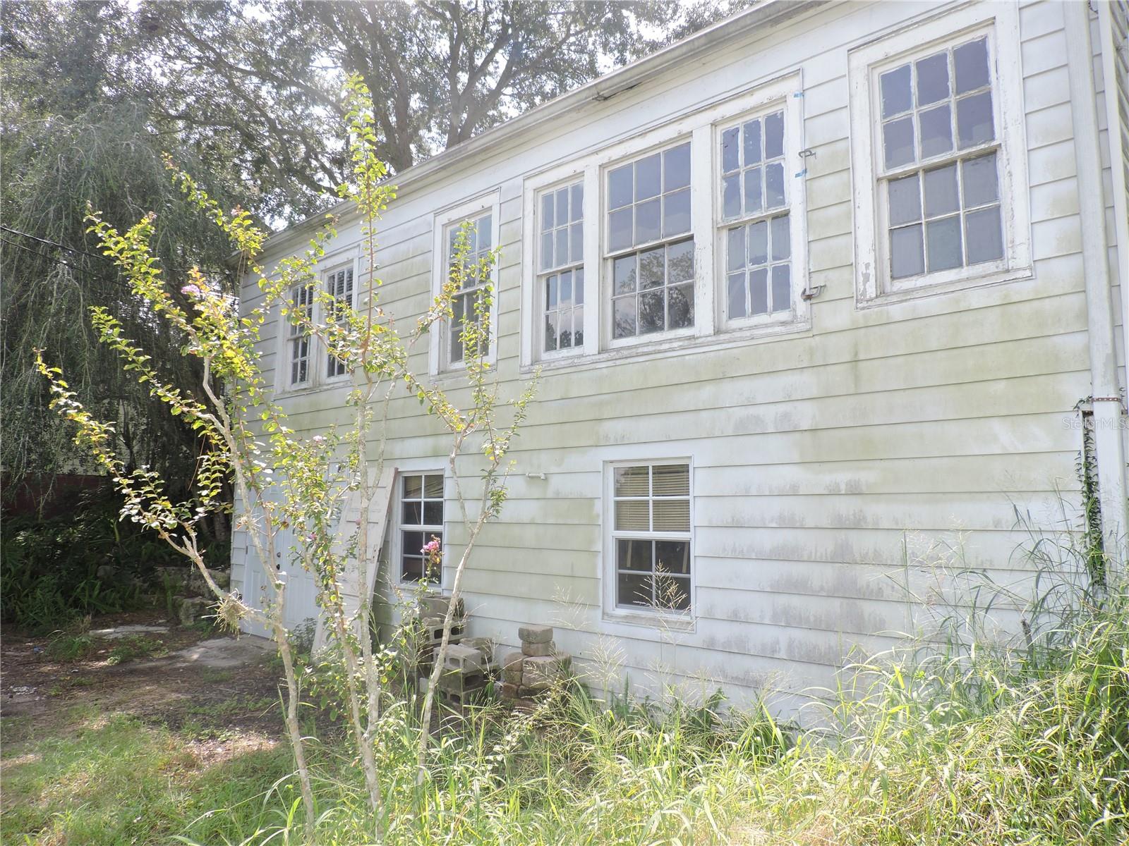 807 CAMPBELL AVENUE