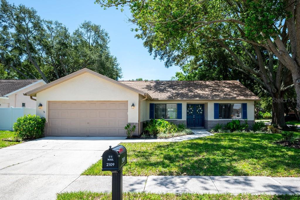 Photo of 2109 Cypress Point Drive N, Clearwater, FL 33763 (MLS # TB8549250)
