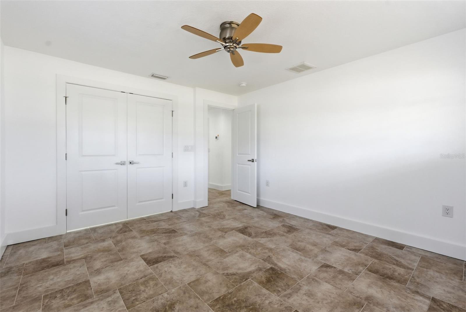 THREE PALMS POINT - Residential