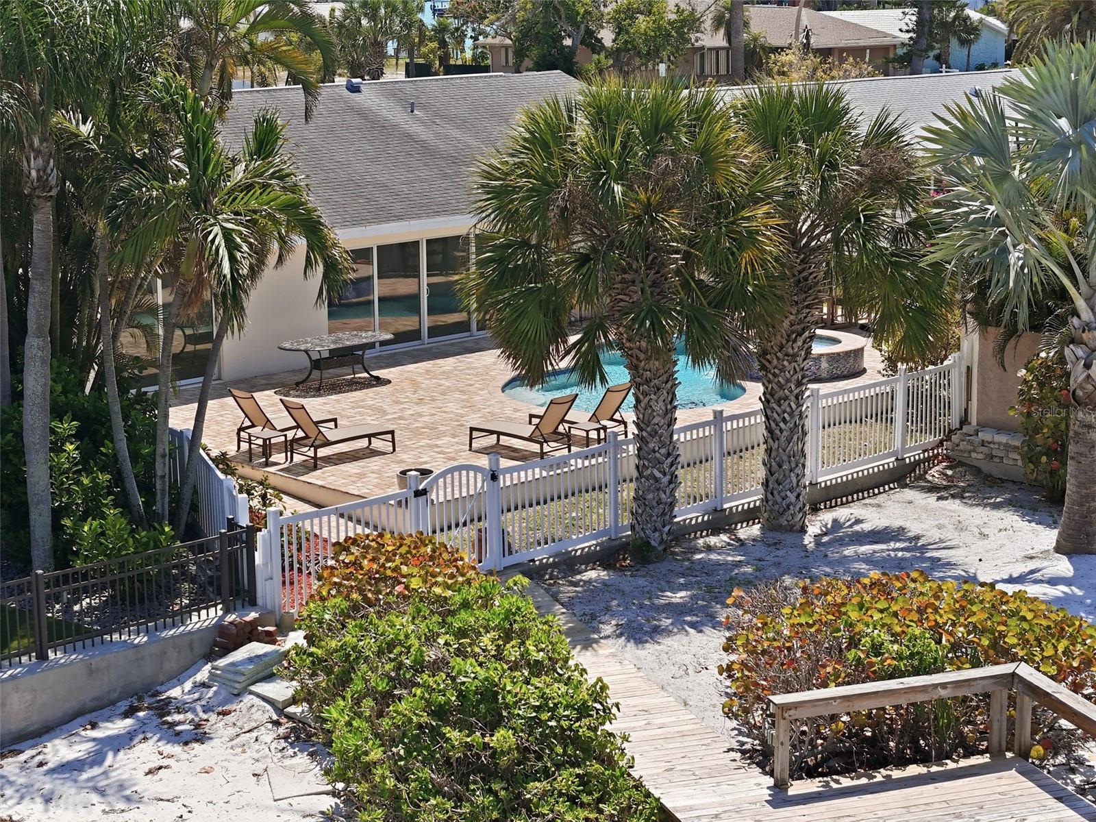 THREE PALMS POINT - Residential