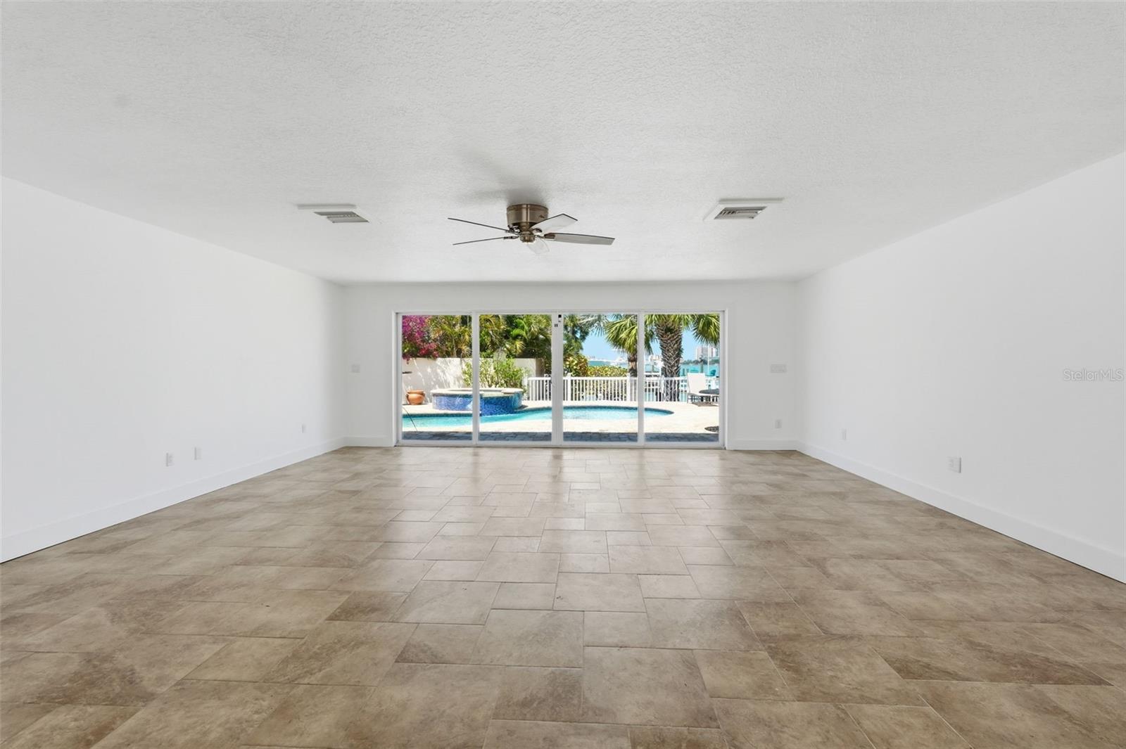 THREE PALMS POINT - Residential