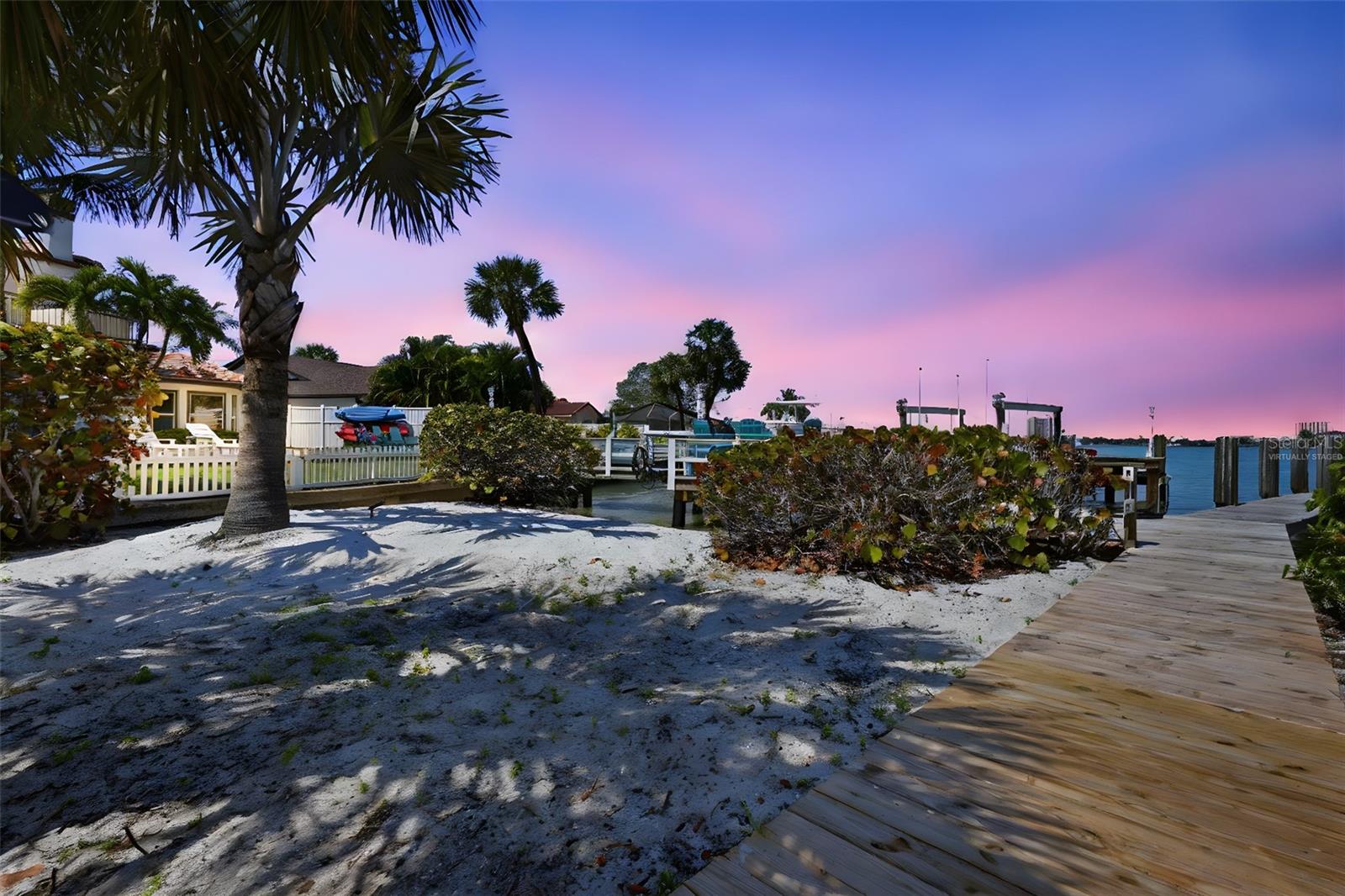 THREE PALMS POINT - Residential