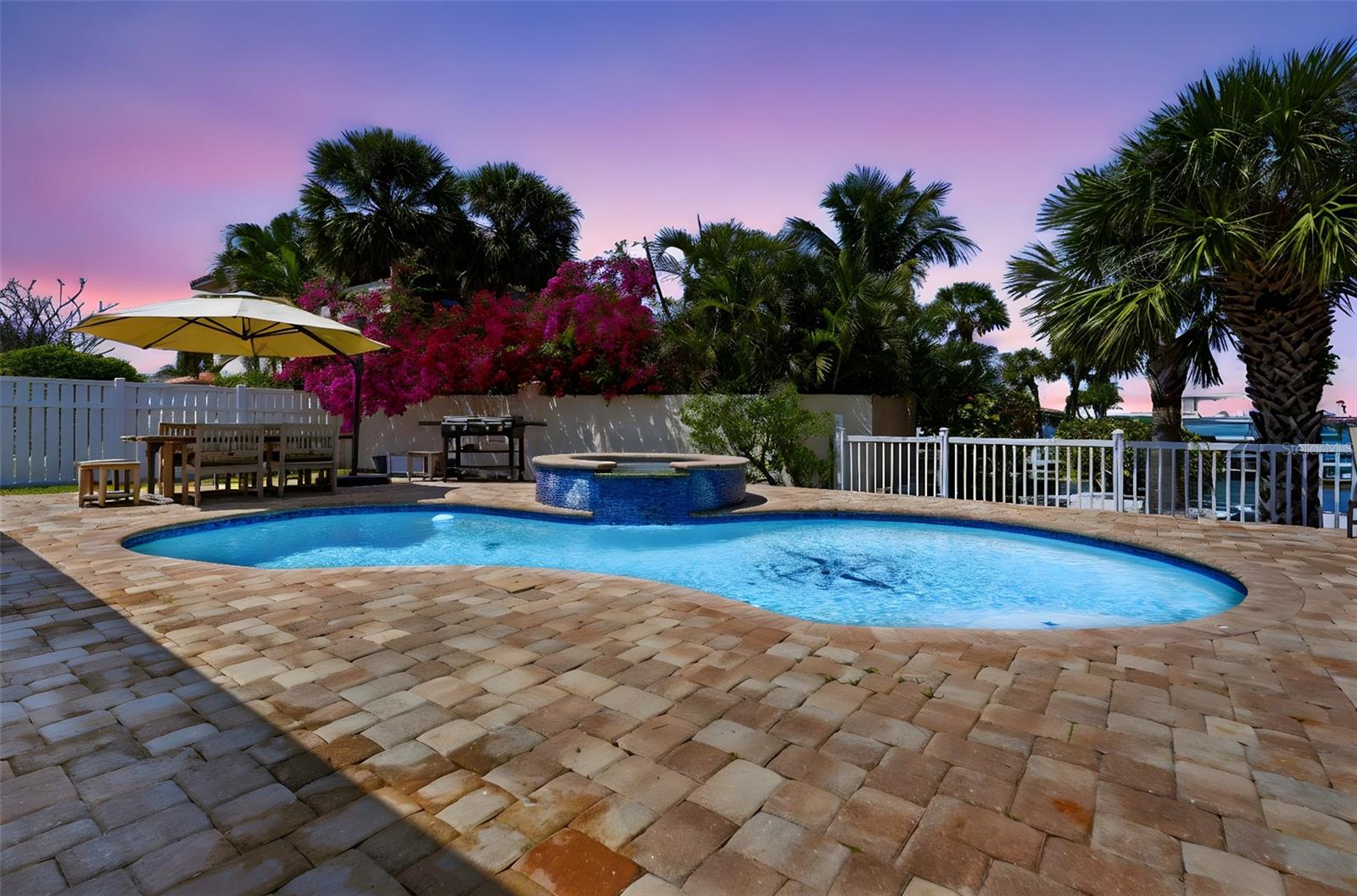 THREE PALMS POINT - Residential