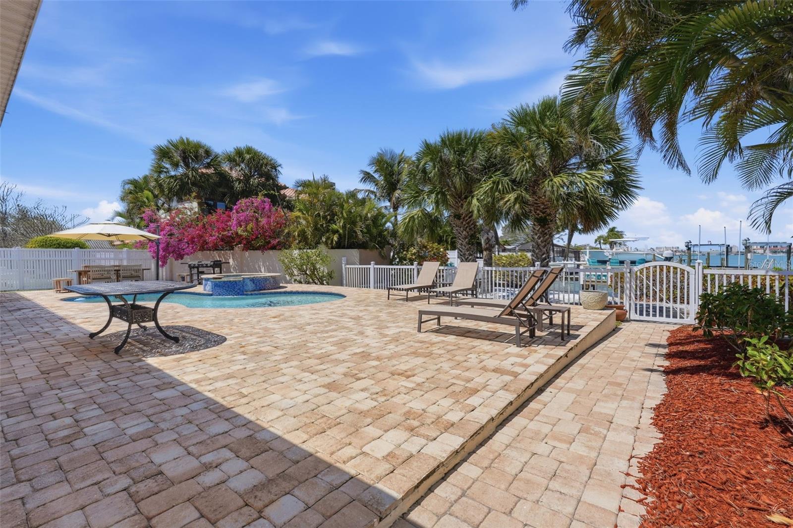 THREE PALMS POINT - Residential