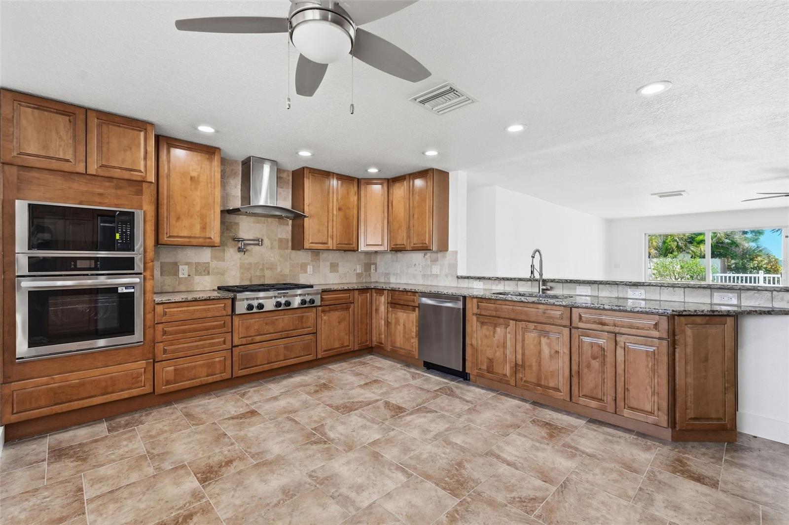 THREE PALMS POINT - Residential