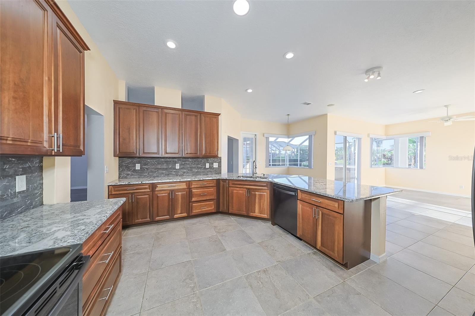 SUN CITY CENTER UNIT 257 PH - Residential