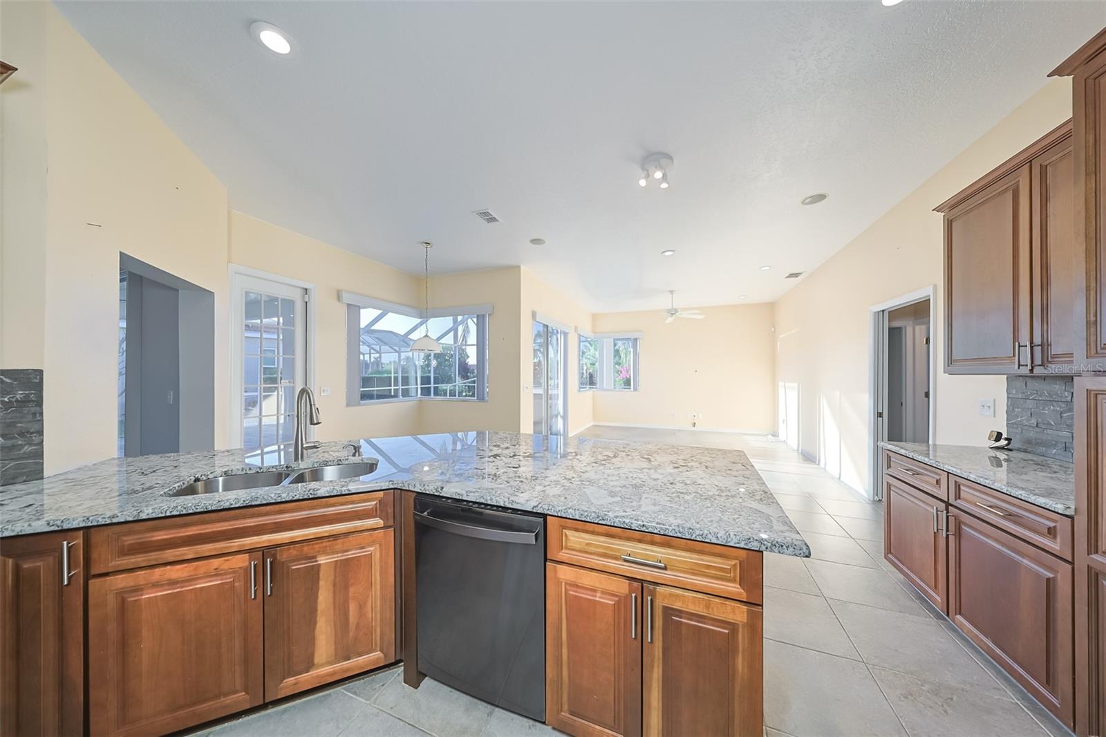 SUN CITY CENTER UNIT 257 PH - Residential